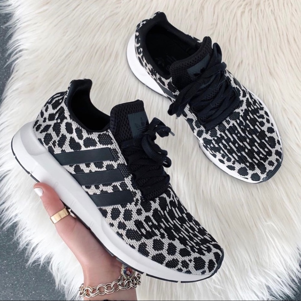 Adidas • *Rare* Swift Run Sneakers - Picture 4 of 11